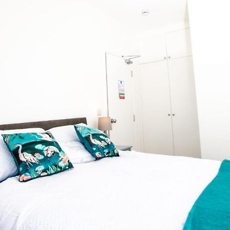 Dunamis Staycation 1 Croydon Dış mekan fotoğraf